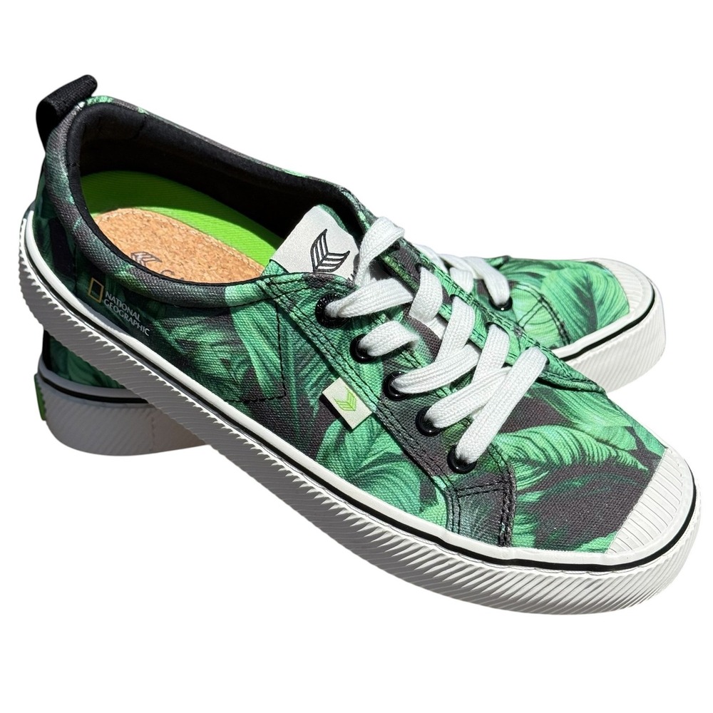 Cariuma x National Geographic OCA Low Green Peace Lily Canvas Sneakers Sz 8 EUC
